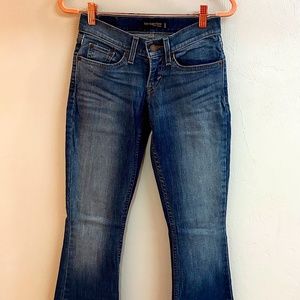 Levi's 524 Too Superlow Boot Cut Jeans Size 0 M Stretch. NWOT.